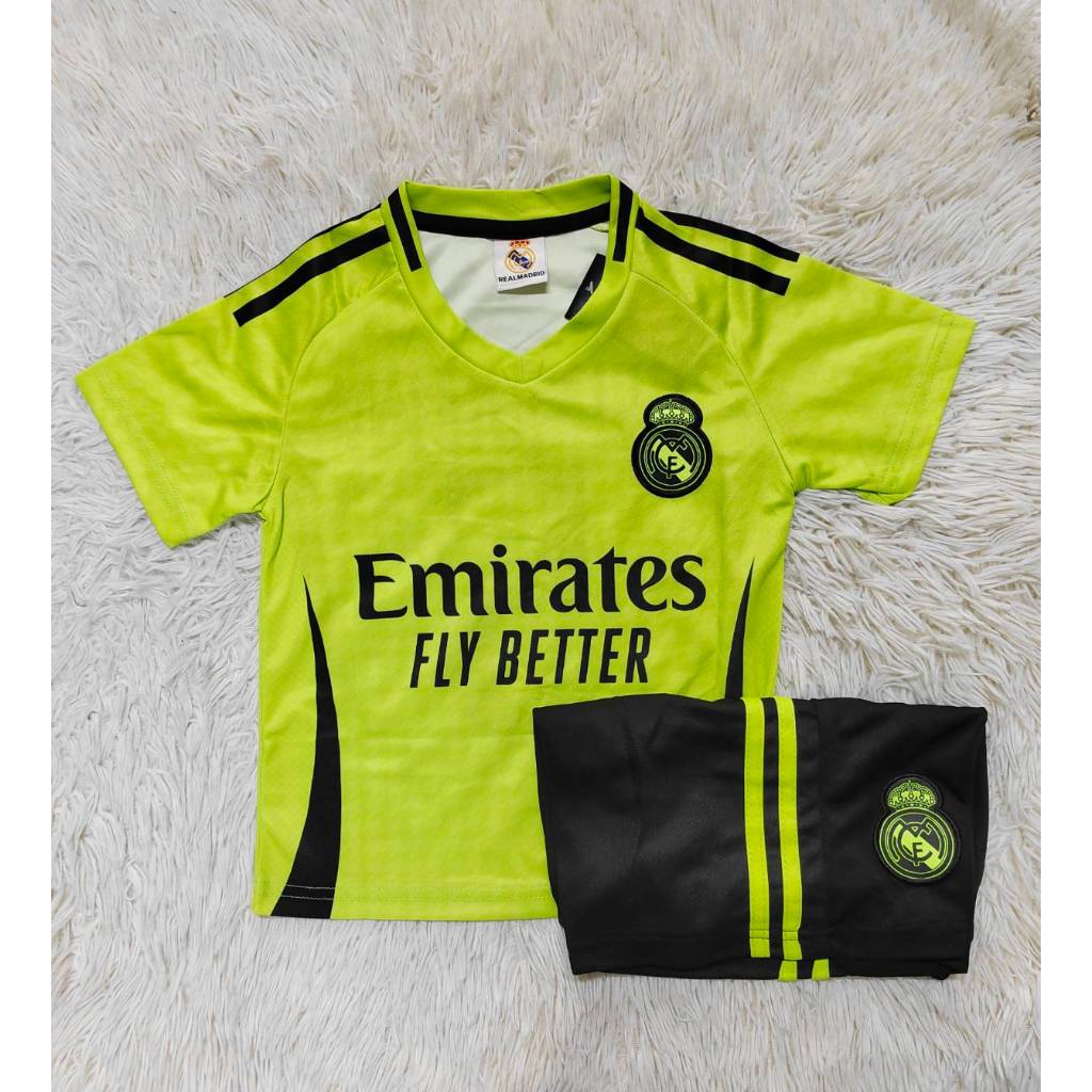 ชุดกีฬาเด็ก สโมสรReal Madrid เสื้อพร้อมกางเกง สกรีนชื่อBELLINGHAM เบอร์5 ใหม่ล่าสุด2024-2025 ผ้าบางระบายอากาศได้ดี