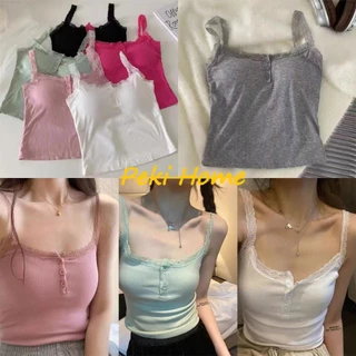 เสื้อครอปสายเดี่ยวแต่งลูกไม้ มีให้เลือกหลากหลายสี ดีเทลมีกระดุมหน้า