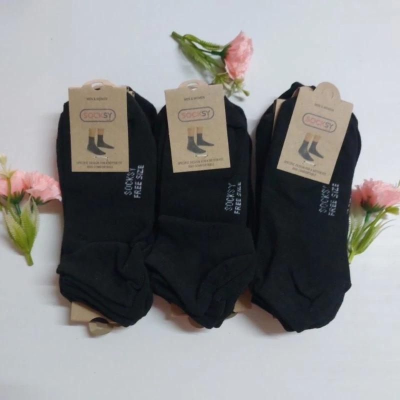 ถุงเท้าข้อสั้น แบรนด์socksy. คุณภาพดีมาก กำลังเป็นที่นิยม ขายยกโหลค่ะ 12คู่ราคา110บาทค่ะ