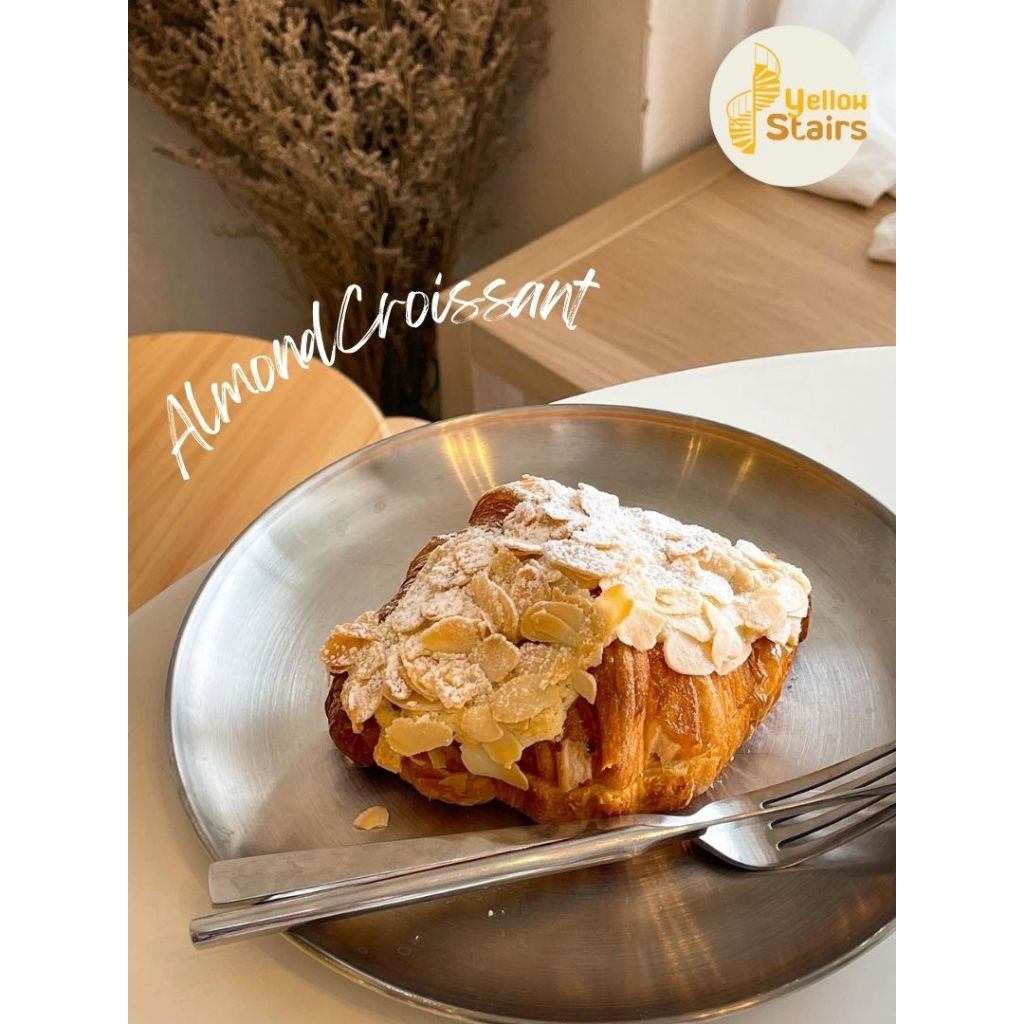 ครัวซองต์อัลมอนด์ (Almond Croissant) เนยฝรั่งเศส AOP