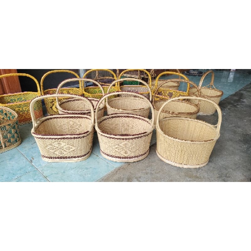 ตะกร้าแท้ผสมหวายเทียมงานทรงรีใหญ่ลายดอกพิกุลแต่งขอบสีน้ำตาลเข้มใส่ของไปสัดได้เยอะมากขนาดL. 12x14x7นิ้ว - รูปที่ 2