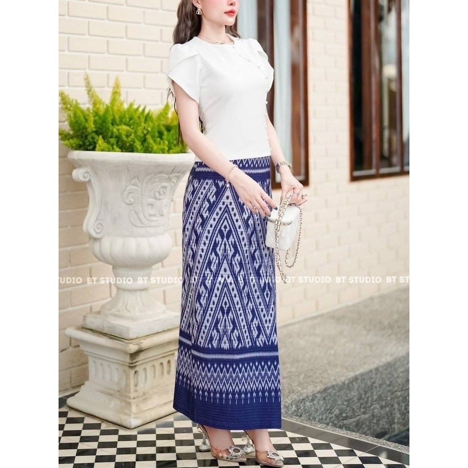 BT 01-5718 สื้อแต่งกระดุมข้างคอกลมแมทซ์กับกระโปรงผ้าถุงสำเร็จงานพิมพ์ลายไทย