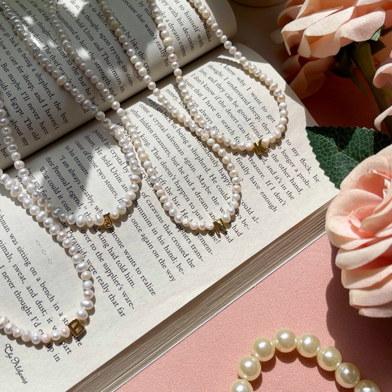 Kissmebythesun - My Pearl Necklace | สร้อยคอมุกน้ำจืดแท้ จี้ตัวอักษรชุบทองคำขาว 14k