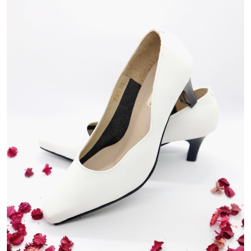 รองเท้าพยาบาล รองเท้าคัทชู สีขาว รองเท้าหนังวัวแท้ หนังนิ่ม รองเท้าตัด หน้ากว้าง สวมใส่สบาย ไม่กัดเท้า ส้นสูง2นิ้ว