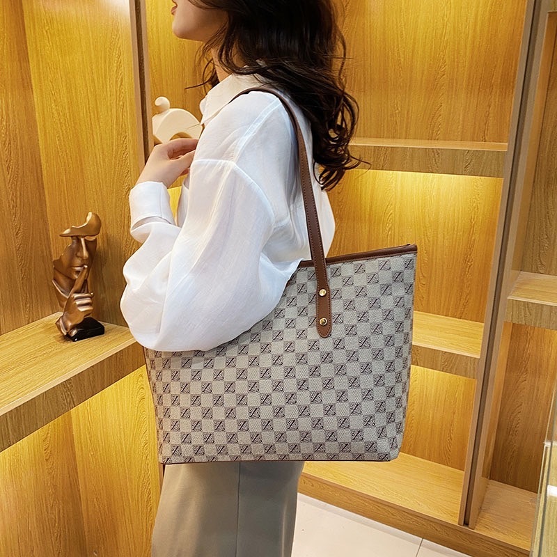 👜พร้อมส่ง👜กระเป๋าสะพายไหล่ หนัง PU เข้ากับทุกการแต่งกาย แฟชั่นเรียบง่าย สำหรับผู้หญิง สะพายได้หลายแบบหลายสไตล์✨