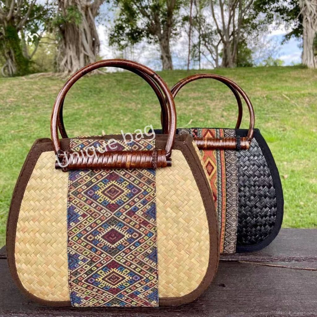 กระเป๋าสานสวยๆ มี 3 สี ขนาด25*19cm.กระเป๋าถือ กระเป๋าสาน กระเป๋าไม้ไผ่ ด้ามไม้ไผ่