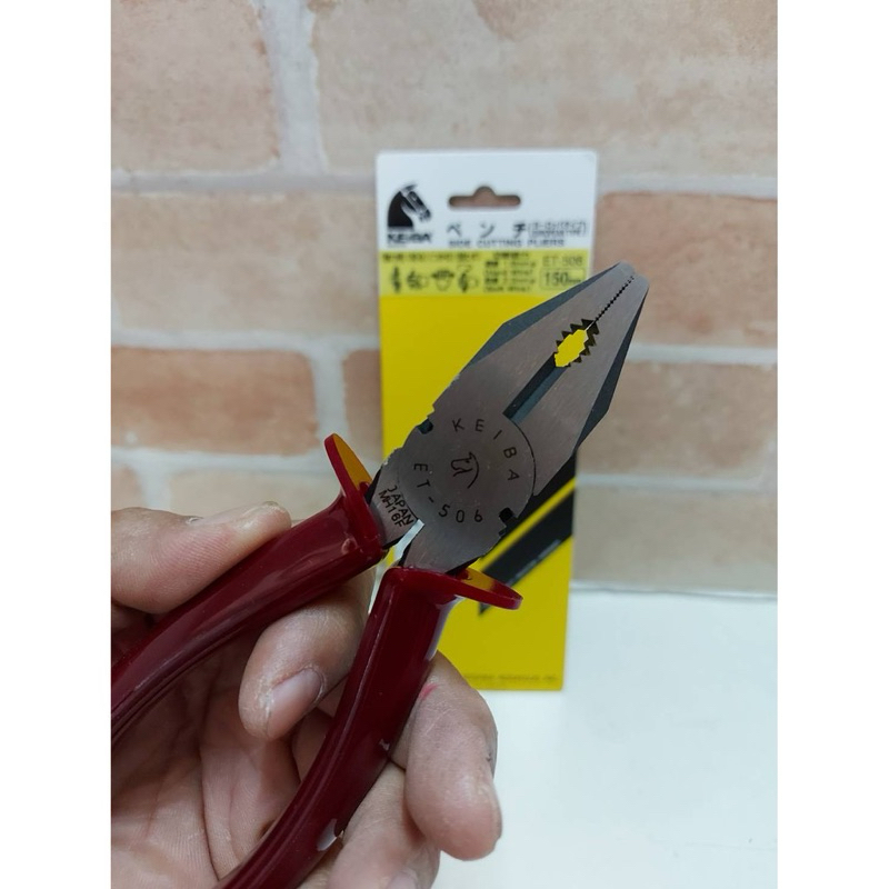 KEIBA คีมปากจิ้งจก 6 ด้ามบาง   ET-506 150 mm. รายละเอียดสินค้า เหมาะสำหรับตัดลวด สายไฟ จับน๊อต งานไฟ