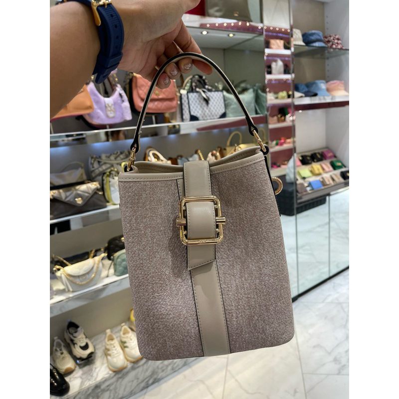 กระเป๋าสะพายLYN ทรงถัง