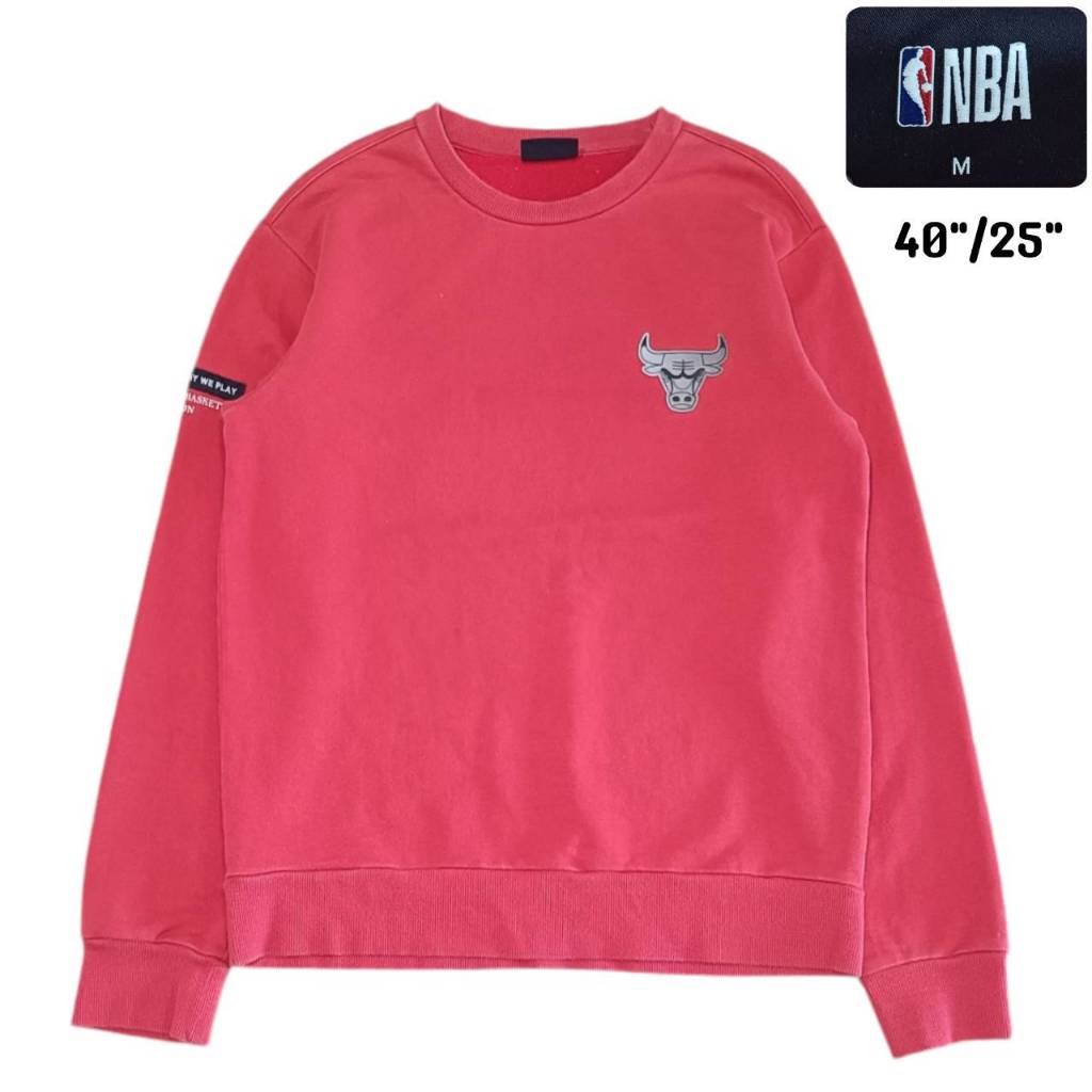 NBA CHICAGO BULLS SWEATSHIRT เสื้อสเวตเตอร์แขนยาว เสื้อเอ็นบีเอ ชิคคาโก้บูค  สีแดง ป้ายคอไซส์ M มือส