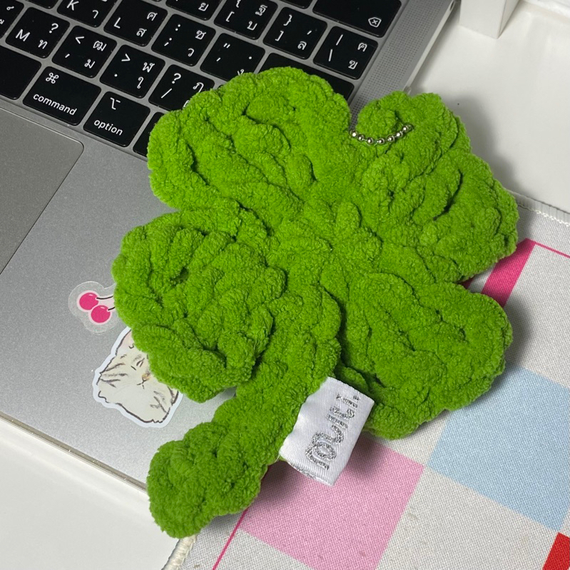 Jumbo clover keychain 🍀 พวงกุญแจ ที่ห้อยกระเป๋า