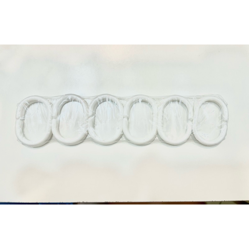 ห่วงพลาสติกสีขาวรูปตัว C สําหรับแขวนผ้าม่านห้องอาบน้ํา 12 ชิ้น