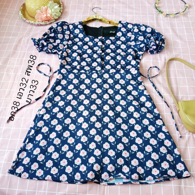 AP STYLE เดรสสีกรมคอเหลี่ยมลายดอกชมพูมีเชือกผูกเอว Size S ถึง XL มีตำหนิ