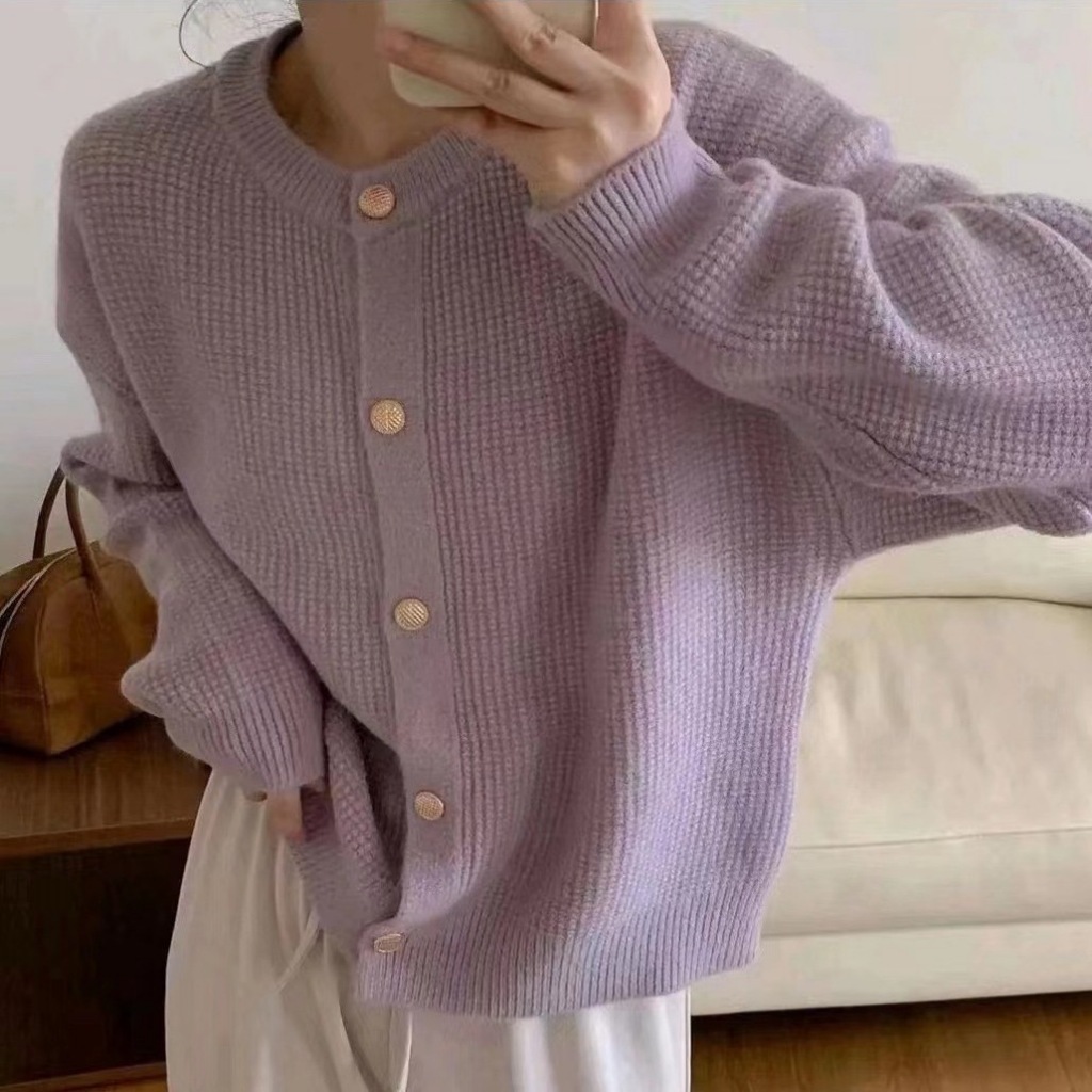 BEIIEW CARDIGAN เสื้อคลุมคาร์ดิแกนคอกลมทรงโอเวอร์ไซส์นิดๆ โทนสีพาสเทล เนื้อนุ่ม โทนสีหวาน แต่งกระดุมทอง