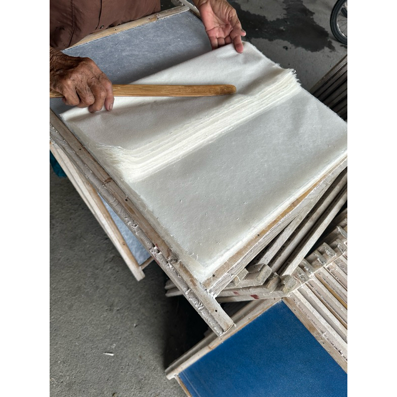 ขายปลีก แบ่งขาย กระดาษสาบาง ของแท้ สีขาวเขียนยันต์ทำเทียน ห่อง่ายนุ่มมือ