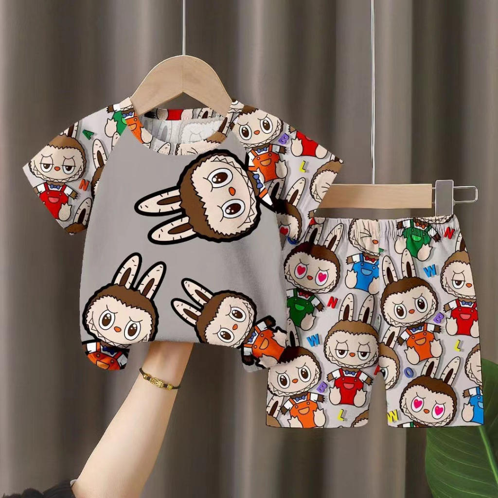 ชุดเซ็ตเด็กผู้หญิงลายลาบูบู้ เสื้อผ้าลำลองเด็กผู้ชาย เสื้อยืดแขนสั้น+กางเกงขาสั้น ผ้านิ่มสวมใส่สบาย พร้อมส่งในไทย - รูปที่ 5