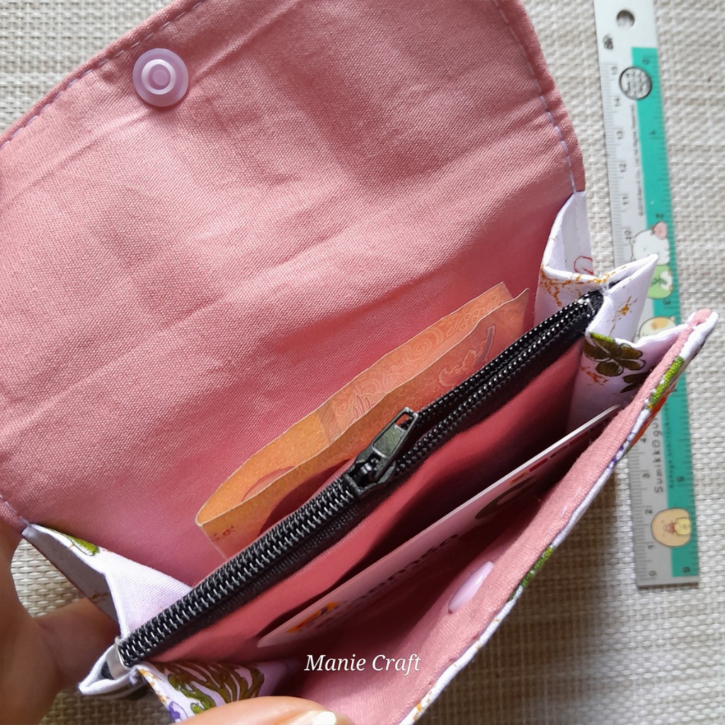 กระเป๋าใส่เหรียญใส่บัตร 3 ช่อง ผ้าปาเต๊ะ ขนาด 10x13 cm. สินค้าแฮนด์เมด