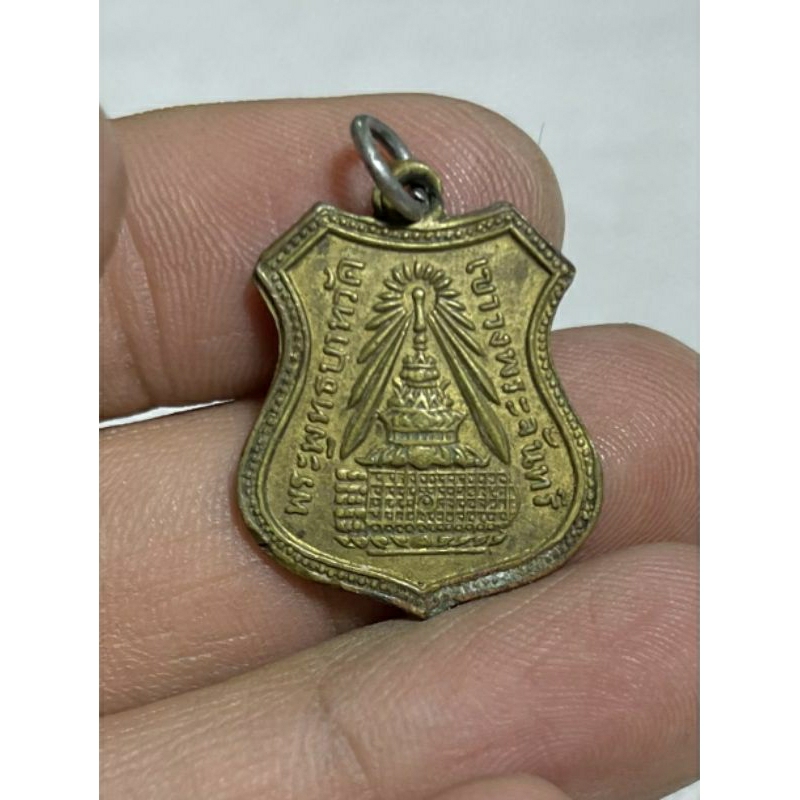 เหรียญพระพุทธบาทวัดเขาวงพระจันทร์ลพบุรี ปี 2513 เนื้อโลหะผสมพระบ้านๆราคาแบ่งปัน