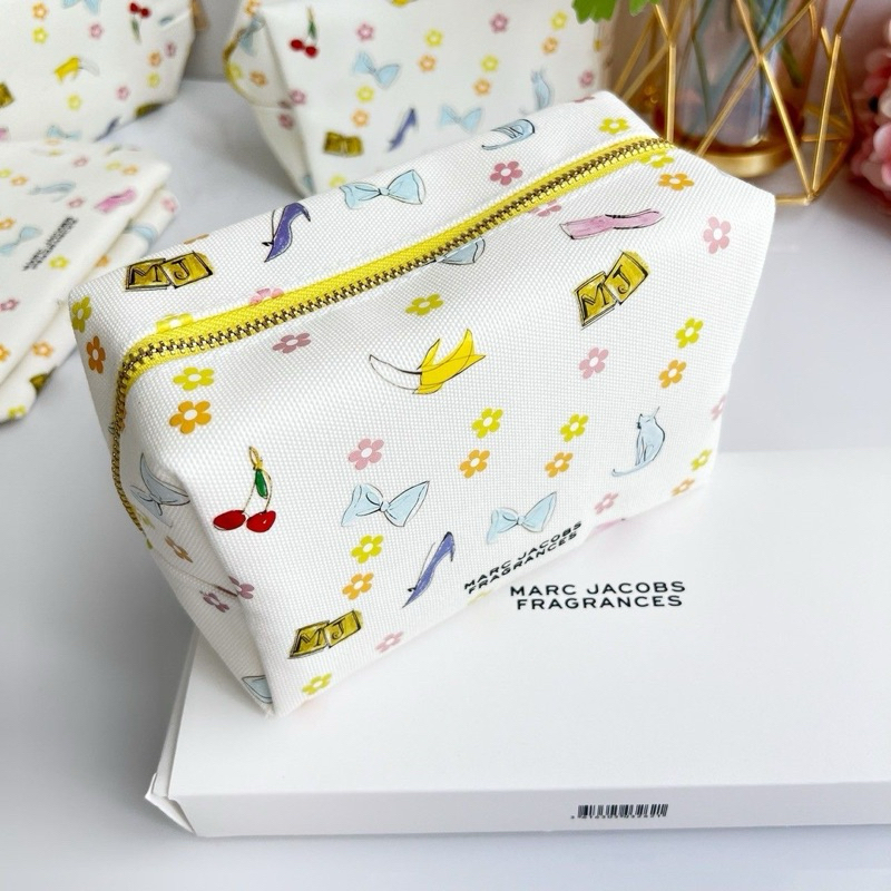 Marc Jacobs Pouch Bag พร้อมกล่อง