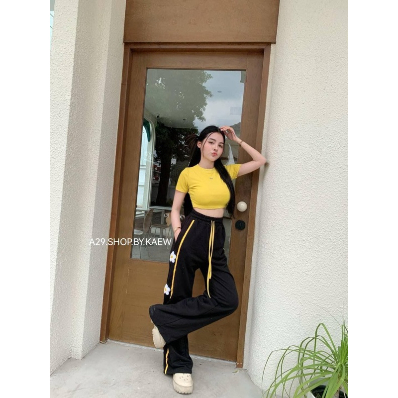Set 2ชิ้น เสื้อครอปแต่งตัวรีดตรงหน้าอก กางเกงขาวยาวเอวสูงเก็บพุงดีเว่อร์