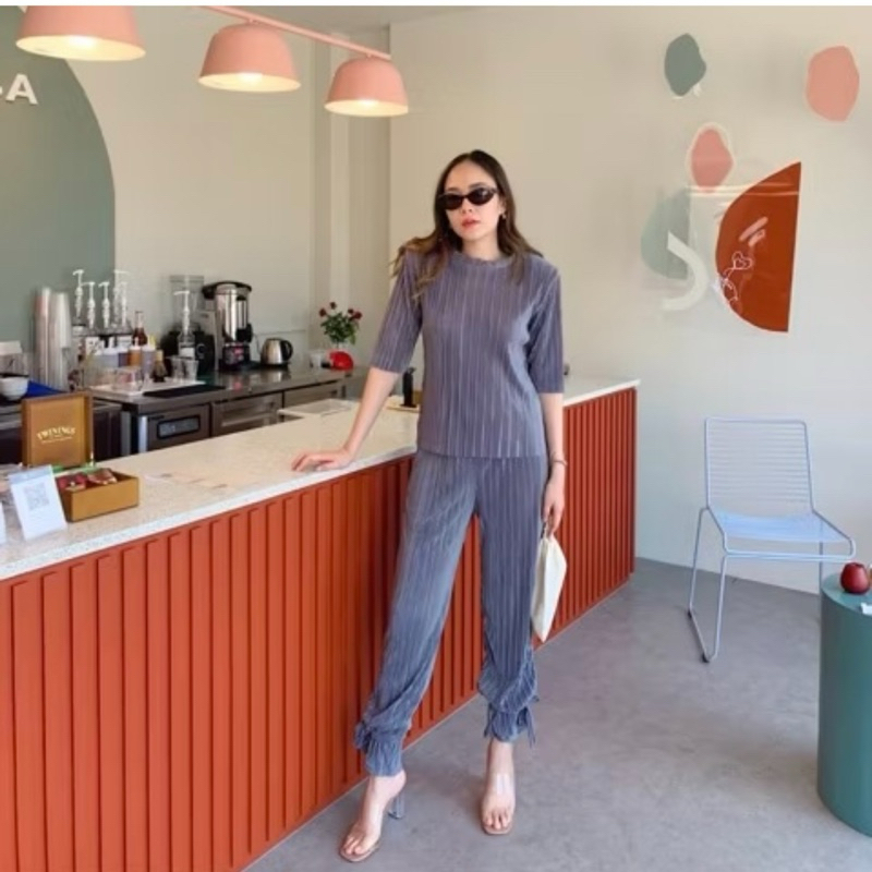 ชุดเซ็ตพลีท สีเทา แบรนด์ Tshoppppp