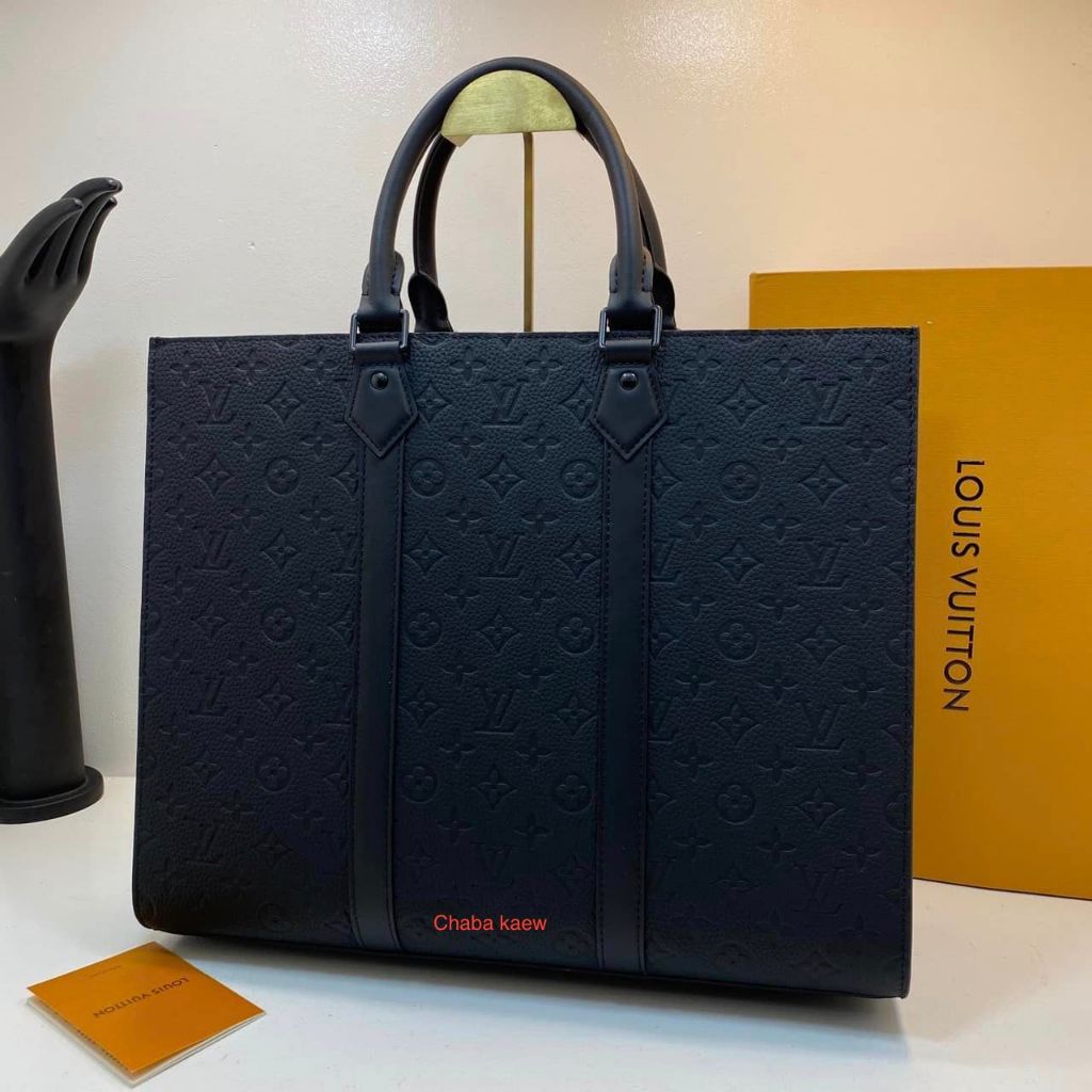 กระเป๋า Louis Vuitton VIP ขนาด 41x35 cm.