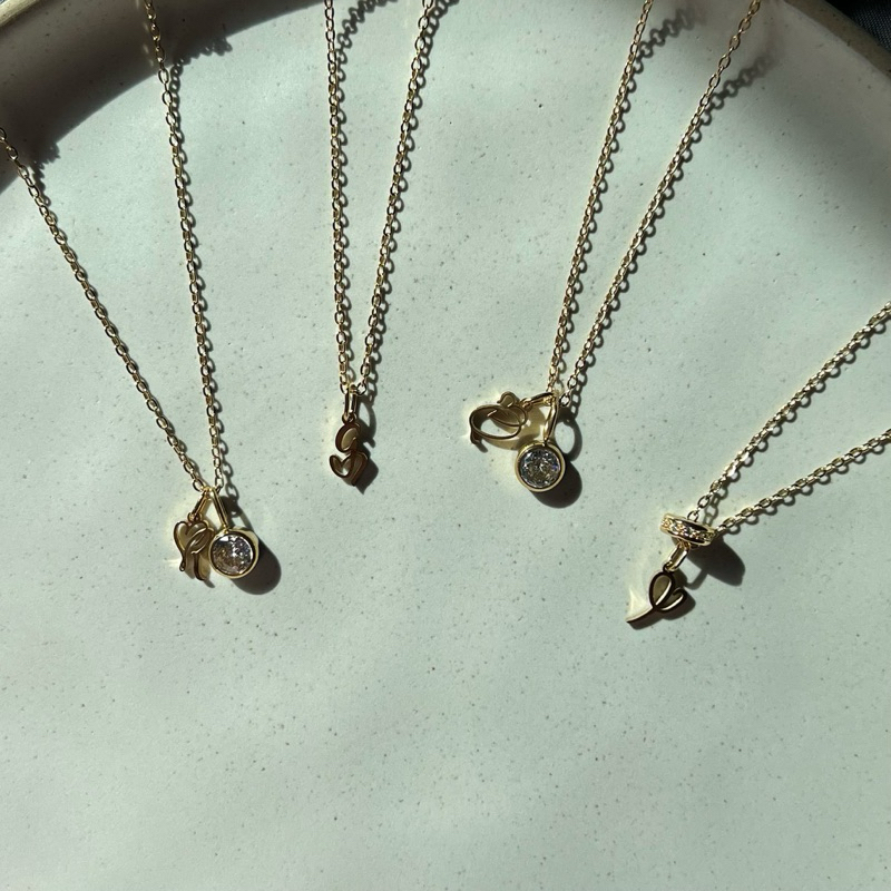 Alphabet necklace สร้อยคอตัวอักษรพร้อมจี้4ชิ้น