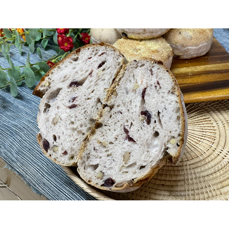 Banana Cranberry Walnut Sourdough Bread ขนมปังซาวโดว์ กล้วยหอมทอง วอลนัท แคนเบอร์รี่ 550g อบใหม่ๆ ทุกออเดอร์
