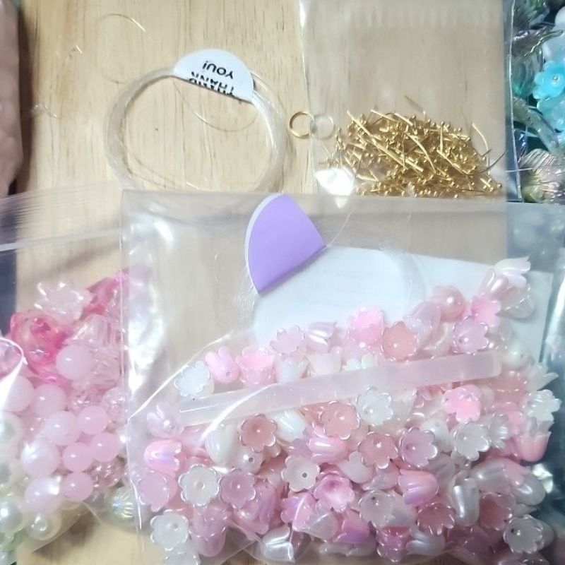ชุดอุปกรณ์ขนาด 6.5 ซม. สำหรับทำพวงมาลัย 1 พวงแบบไม่มีสายคล้อง อุปกรณ์ DIY เหมาะสำหรับชำนาญเล็กน้อย