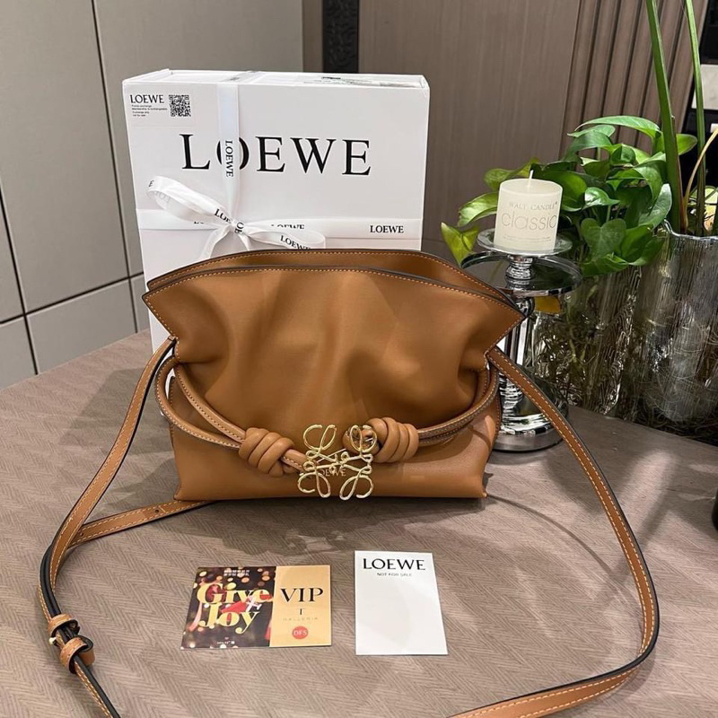 กระเป๋าสะพายไหล่ Loewe Flamenco Calfskin สีน้ำตาล (GWP)