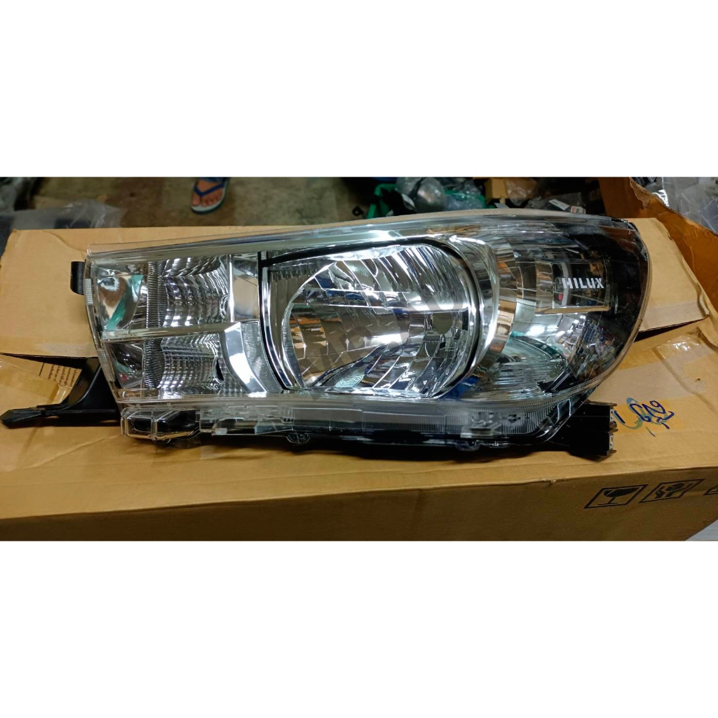 🎉 Mr.Auto (สินค้าแท้ศูนย์) ไฟหน้า โตโยต้า รีโว่ ปี 2015-2019 ( รุ่นปลั๊กไฟหรี่เล็ก ปรับธรรมดา) TOYOTA  HILUX REVO 2015