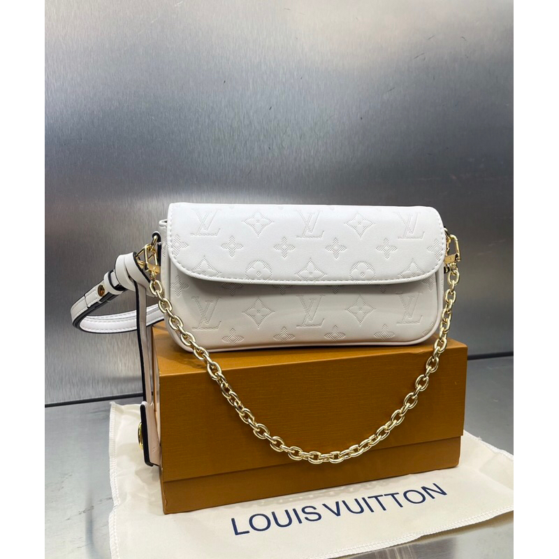 LV WALLET ON CHAIN IVY LEATHER