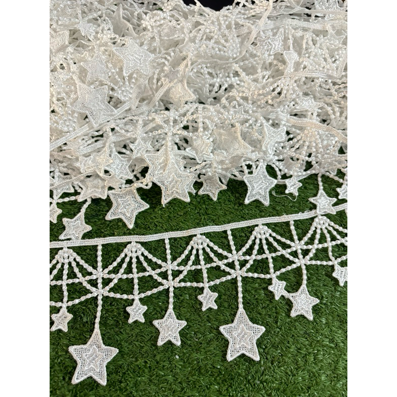 เส้นแต่งลายดาว กว้าง 10.5เซน ยาว 15หลา ราคามัดละ300บาท