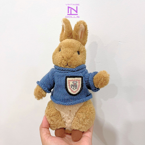 Peter Rabbit ปีเตอร์แรบบิท ตุ๊กตากระต่าย ใส่เสื้อไหมพรมถัก(พร้อมส่ง)