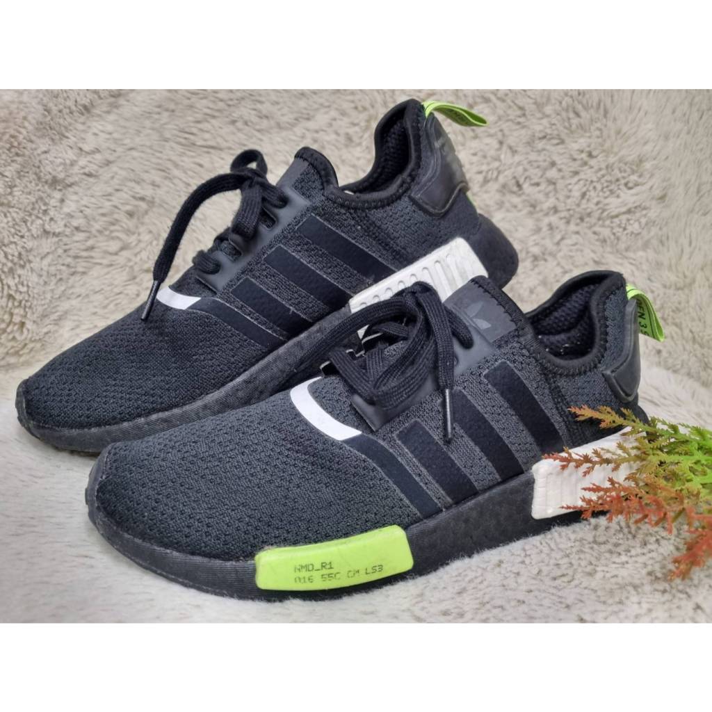 Adidas NMD R1 Core Black Signal Greenไซส์41ยาว26cmของแท้100%