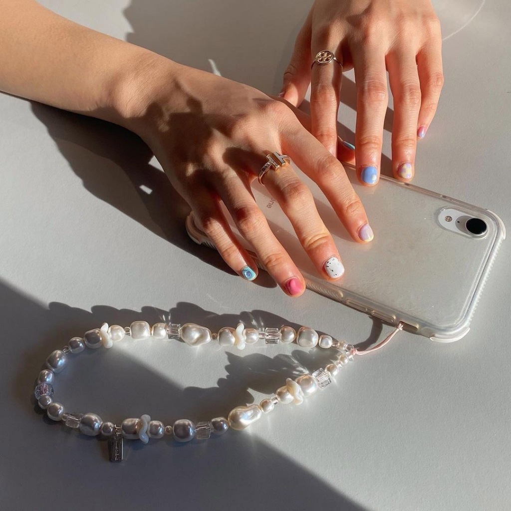 [CLEARANCE SALE] SUNSCRÈME - ALL-WHITE PHONE STRAP (ที่ห้อยมือถือ)