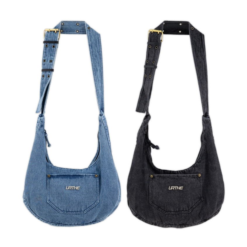 URTHE - กระเป๋ายีนส์ รุ่น BROKEN LOGO POCKET CROSS DENIM