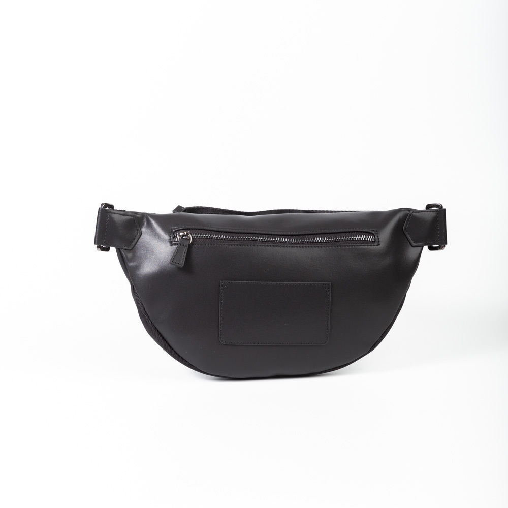 Playboy:รุ่น Cooper Men's Chest bag กระเป๋าคาดอกคาดเอวผู้ชายST-B243PBM290-BK ดีไซน์แต่งกระเป๋าหน้า หนังปั้มโลโก้ สีดำ