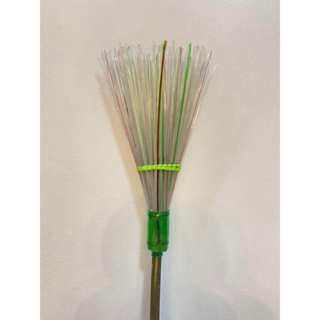 ไม้กวาดรีไซเคิล ผลิตจากขวดน้ำพลาสติกเหลือใช้