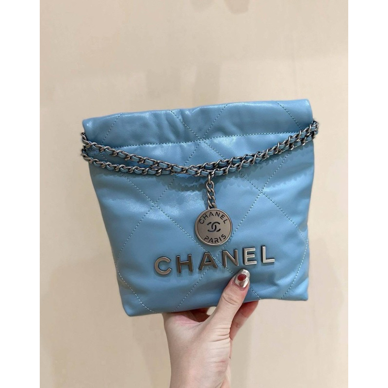 พร้อมส่งNew CHANEL 22 MINI Handbag VIP หนังอิตาลีนำเข้างานเทียบแท้ size 20x19x6 cm.