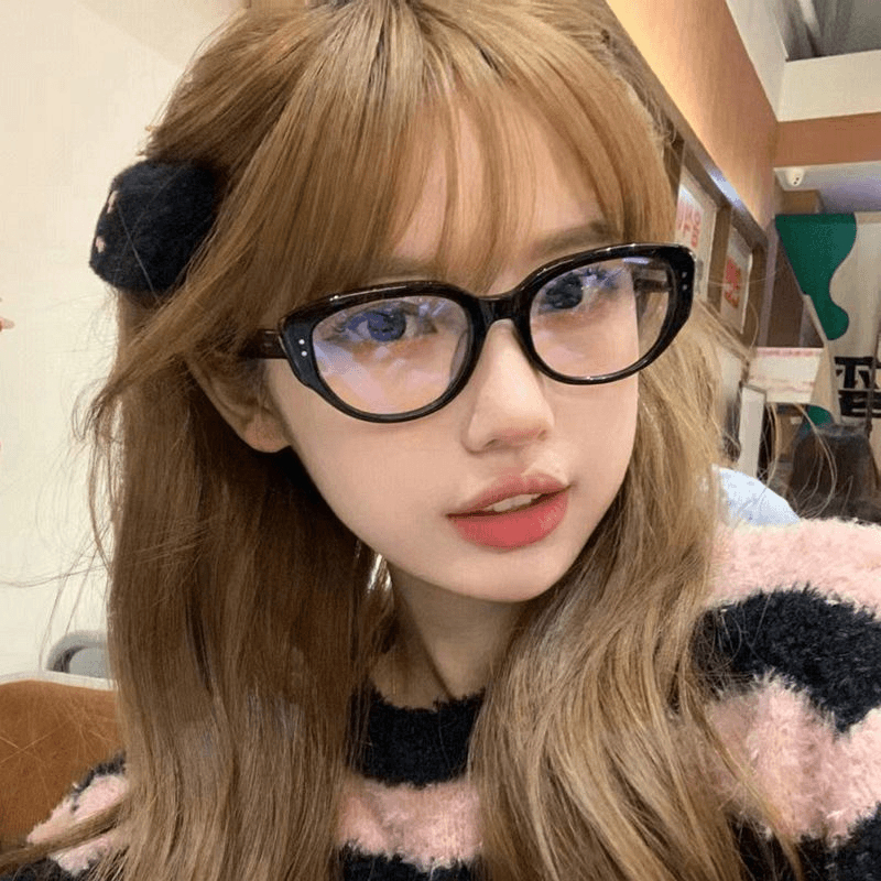 [จัดส่งจากกรุงเทพ]แฟชั่นเกาหลีแว่นตา ย้อนยุคกรอบใส ป้องกันแสงสีฟ้า ไล่โทนสี ขนาดใหญ่เครื่องประดับแฟชั่นแว่นกันแดดUnisex - รูปที่ 2