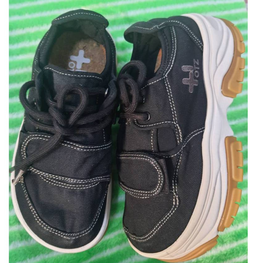 OTZ Shoes รองเท้าผ้าใบลำลองสีดำ size:37/23.5 cm พื้นเดิม สภาพดี #มือสอง 907