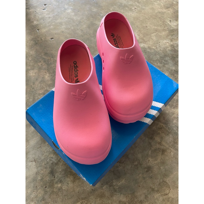 รองเท้าaddidas สีชมพู