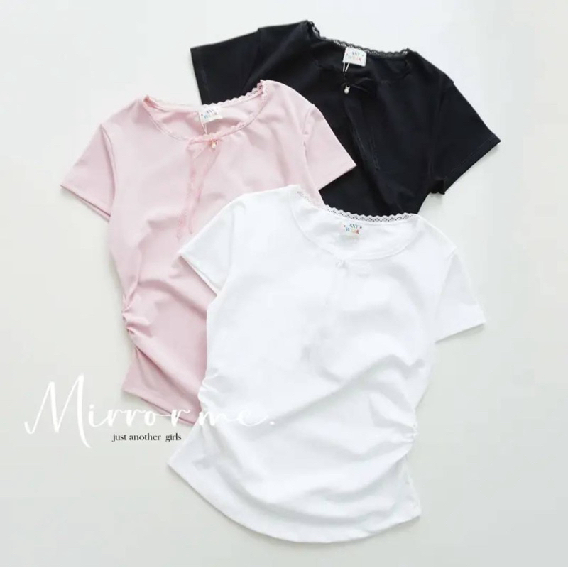 เสื้อคอกลมคอลูกไม้ แต่งย่นข้าง ติดโบว์ลูกไม้