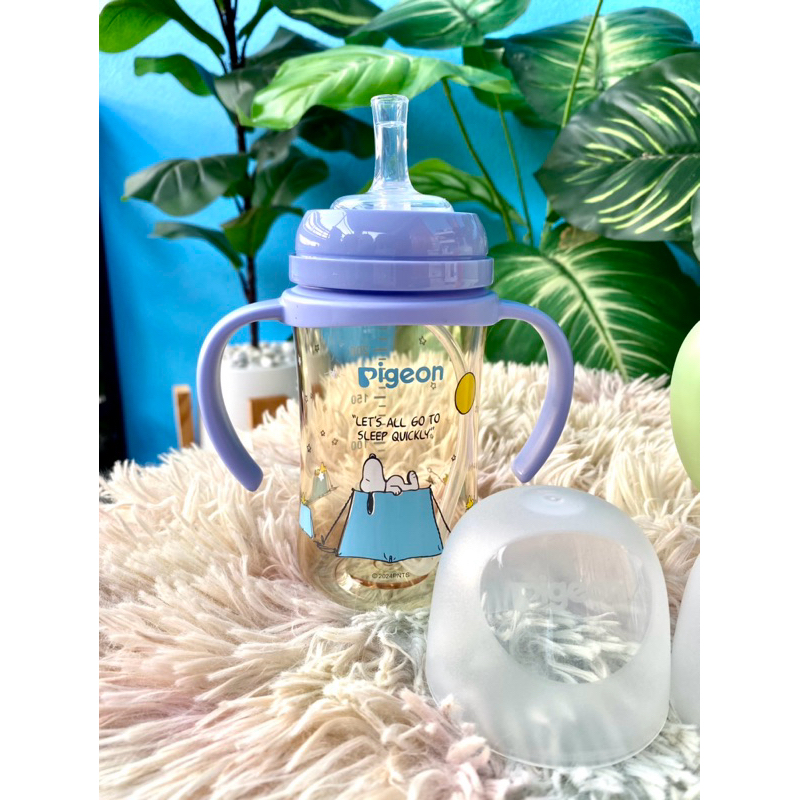 1(ขวด)5-8 ozขวดนมหัดดื่ม Pigeon รุนใหม่ 2024 คอกว้างสีชาพร้อมมือจับฝาปิดขวดพร้อมหลอดหัดดื่มไม่ดูดไม่ไหลนอนดูดได้กันสำลัก