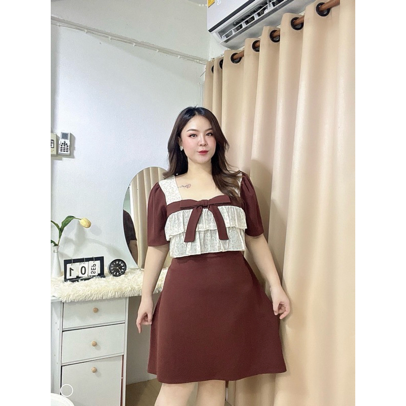 เดรสผ้ายืดวูลเวฟแต่งผ้าชีฟองลายดอกไม้ …ใครใส่ก็สวย รุ่นนี้ออกงานได้เลยนะคะ หลังเดินสม็อค3เส้น รอบอก 40-48 นิ้ว