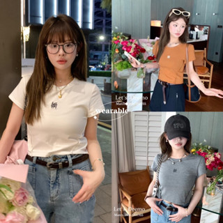 พร้อมส่ง | 𝐖𝐆.𝐖𝐄🇰🇷 เสื้อยืดครอปปักช่วงอก ผูกหลัง