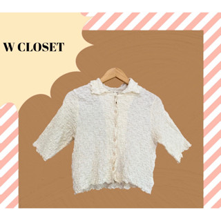 W closet ผ้าย่นๆ น่ารักมาก ขาวออฟไวท์ค่ะ ผ้านุ่มดีงาม อก 34-36 ยาว 17 Code: 1390(8)