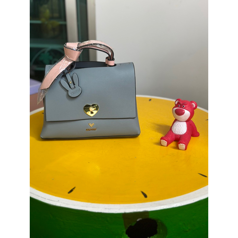 กระเป๋าถือและสะพาย pony pony