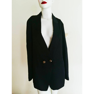 เสื้อสูทเบลเซอร์ Blazer สีดำไซส์ XL อก 40-42 นิ้ว ตัวนี้ผ้าเงาไม่หนามากมีซับในป้ายแบรนด์ ติด 2 กระดุมหน้ามีกระเป๋าใช้งาน