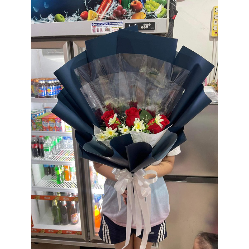 ช่อธนบัตร กุหลาบ3ดอก+ดอกแซม ได้ตามรูปค่ะ ขนาดใหญ่ตามจำนวนธนบัตรที่เลือก